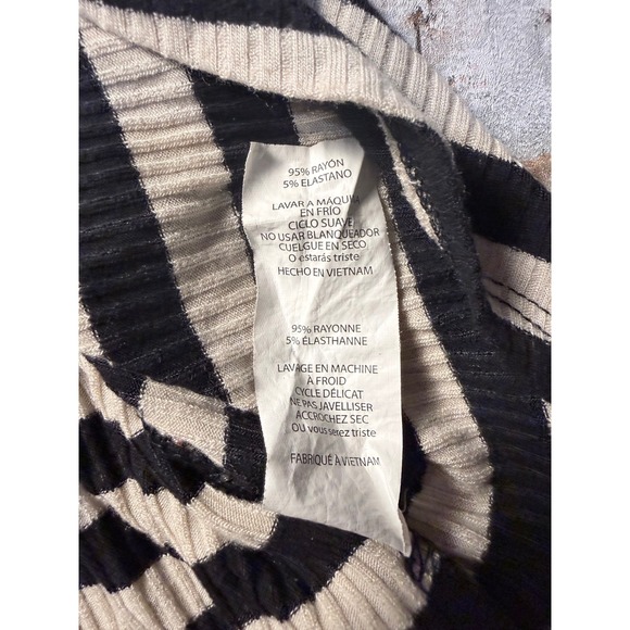 LuLaRoe Striped Tunic Top Womens Medium Black White Ribbed High Low Short Sleeve - Picture 5 of 7